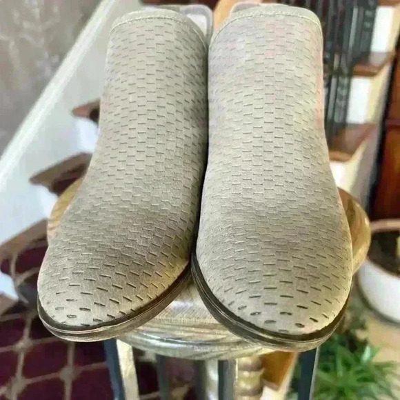 Lucky Brand Cutout Bootie slip on style 8.5. Excellent condition. Tan. - Picture 7 of 11